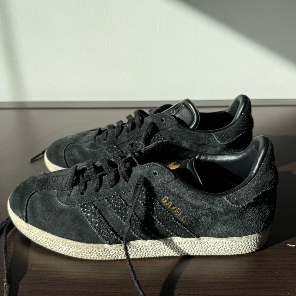 Adidas Originals Gazelle Women's Black Gold
Metallic Suede ✨